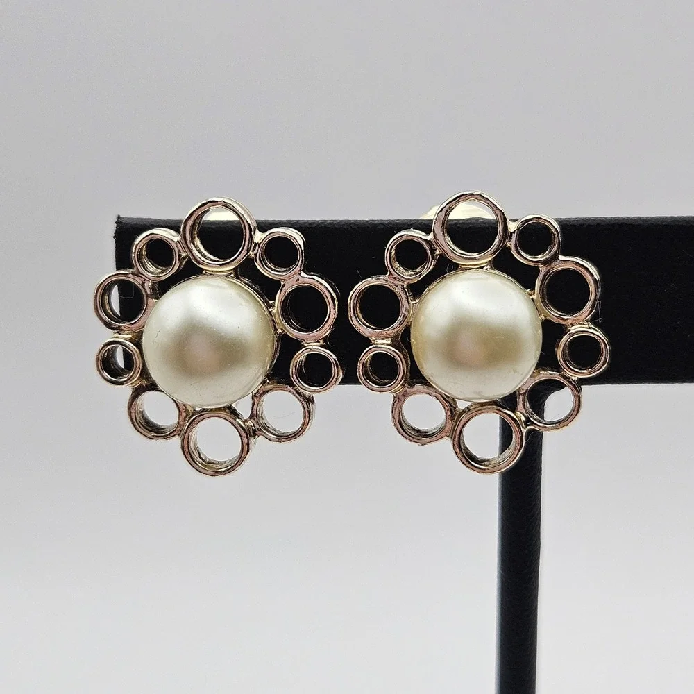 Emmons Vintage Gold Tone Faux Pearl Scalloped Flower Clip On Earrings